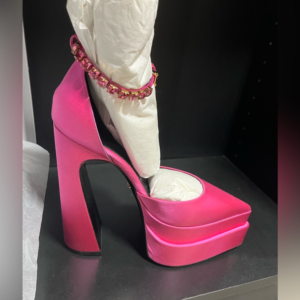New Never worn Pink Versace Aevitas Platform Pumps